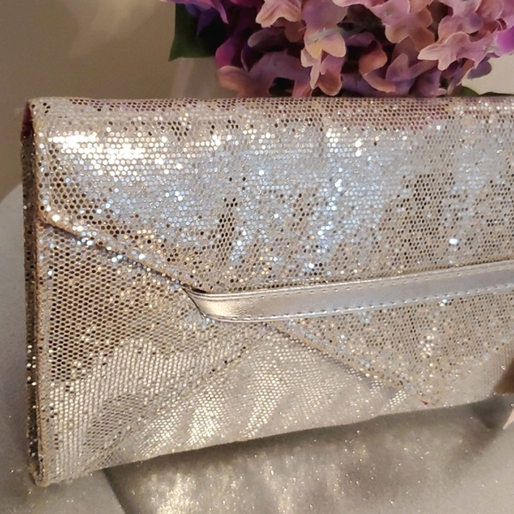 NWT Victoria's Secret Silver Bling Clutch Handbag Purse Bonus Accessories - Picture 10 of 16
